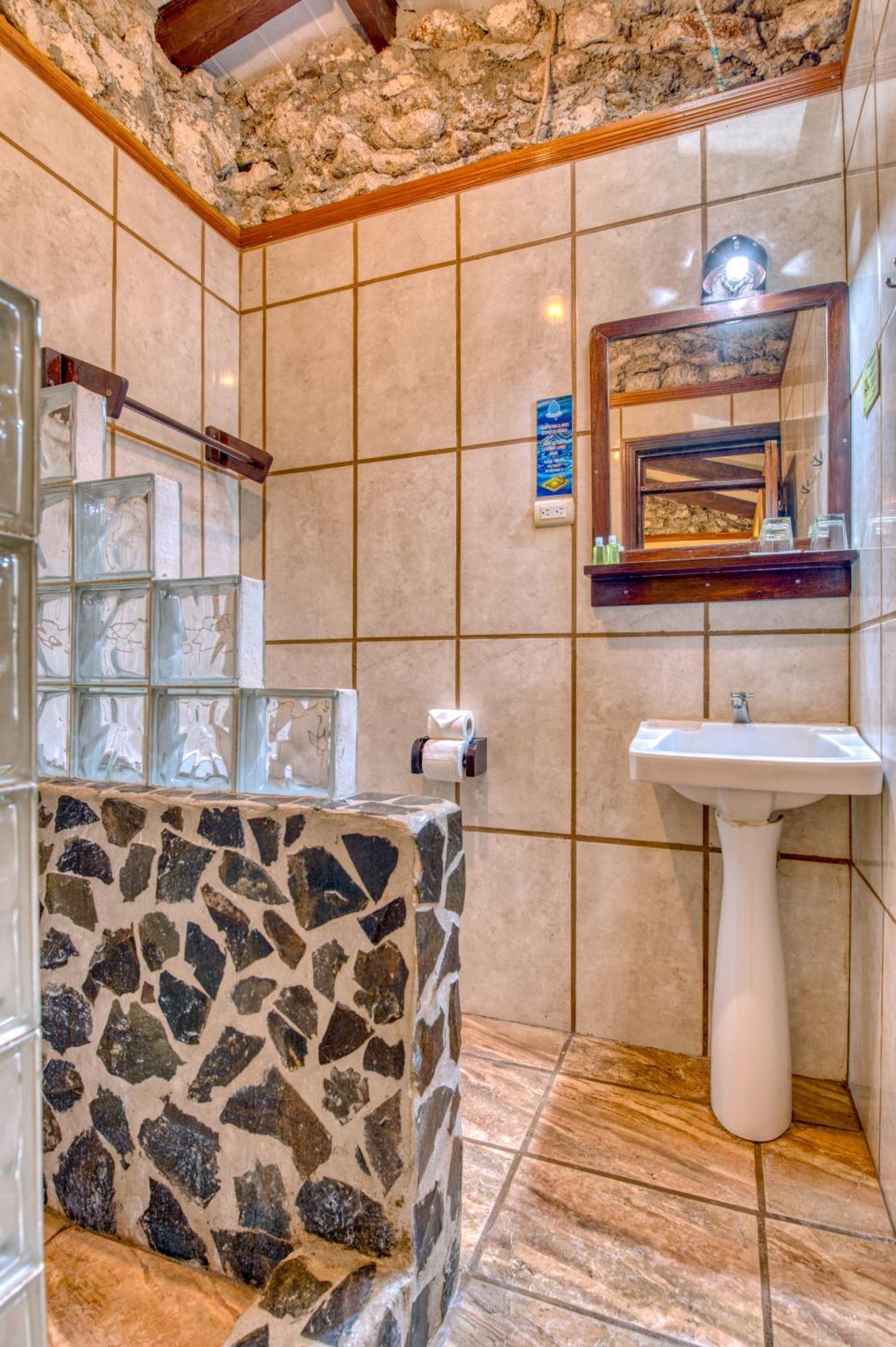 Atlantida Lodge Cahuita Εξωτερικό φωτογραφία